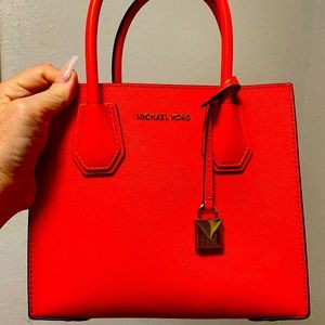 Orange Michael Kors Clementine messenger purse brand new still has the tag on it